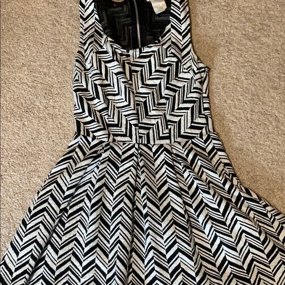 Patterned dress - Picture 3 of 4